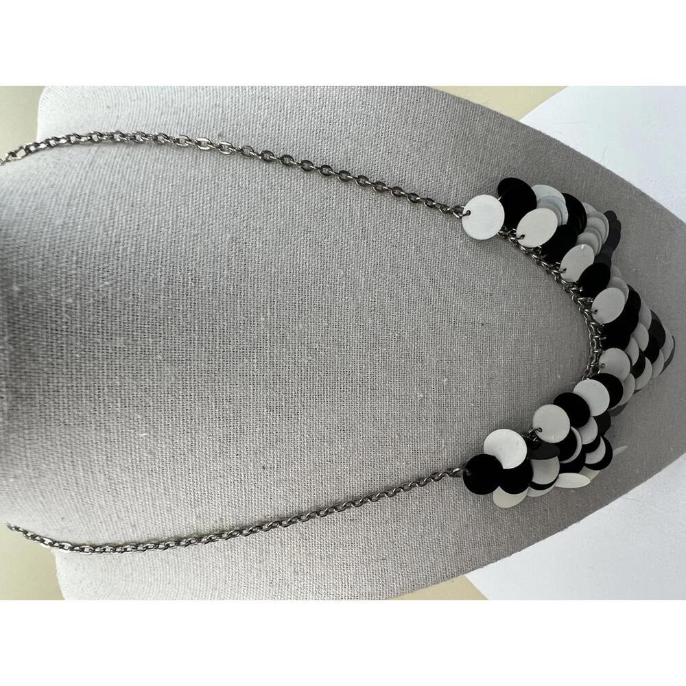 Black and White Disc Detail Necklace - Picture 3 of 8
